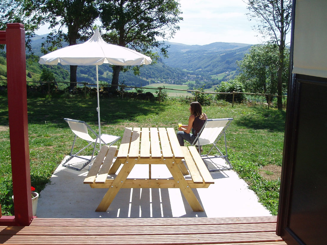 roulotte gîte cantal auvergne salers chaux revel